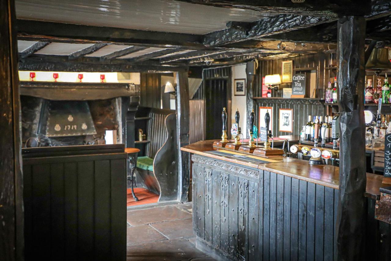 Queens Head Inn, Tirril Пенрит Екстериор снимка